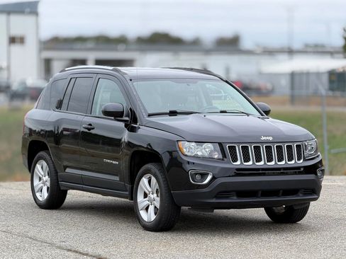 Used 2015 Jeep Compass High Altitude image 1