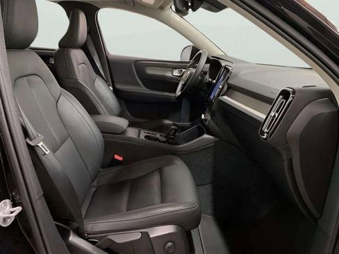 Used 2025 Volvo XC40 B5 Core image 65