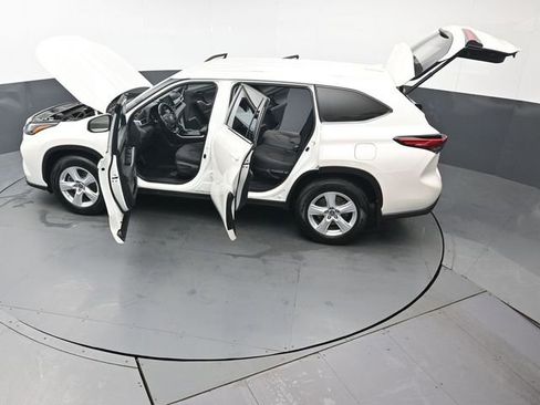 Used 2021 Toyota Highlander LE image 50