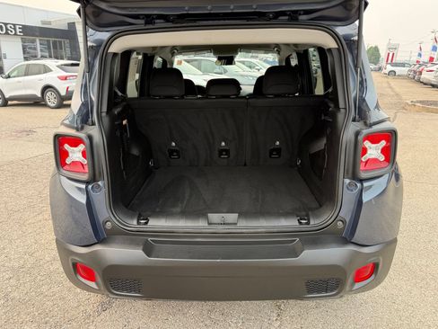 Used 2023 Jeep Renegade Latitude AWD/4WD image 38