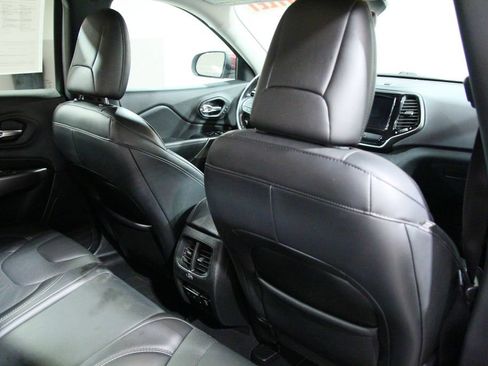 Used 2019 Jeep Cherokee Limited AWD/4WD image 23