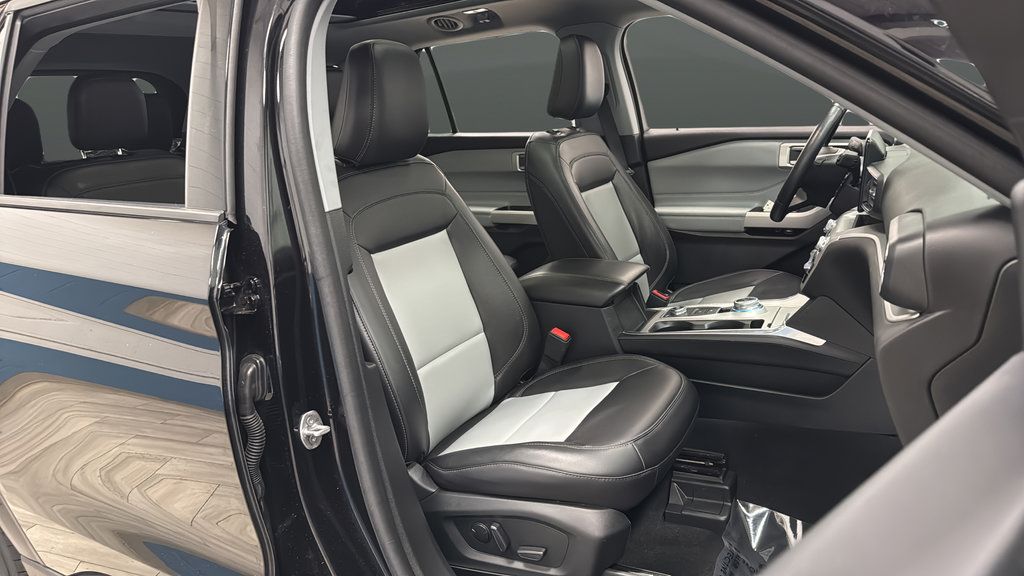 Used 2023 Ford Explorer XLT w/ Equipment Group 202A AWD/4WD image 25
