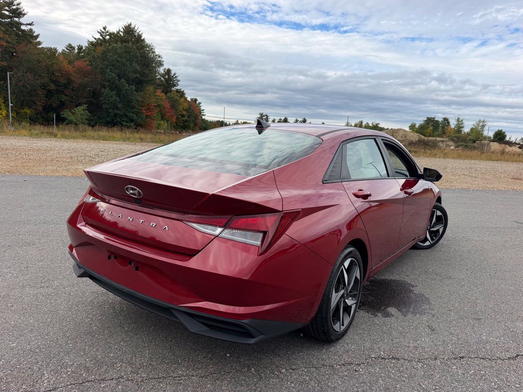 Used 2023 Hyundai Elantra SEL w/ Convenience Package FWD image 3