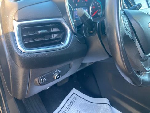 Used 2022 Chevrolet Equinox LT w/ Driver Convenience Package image 17