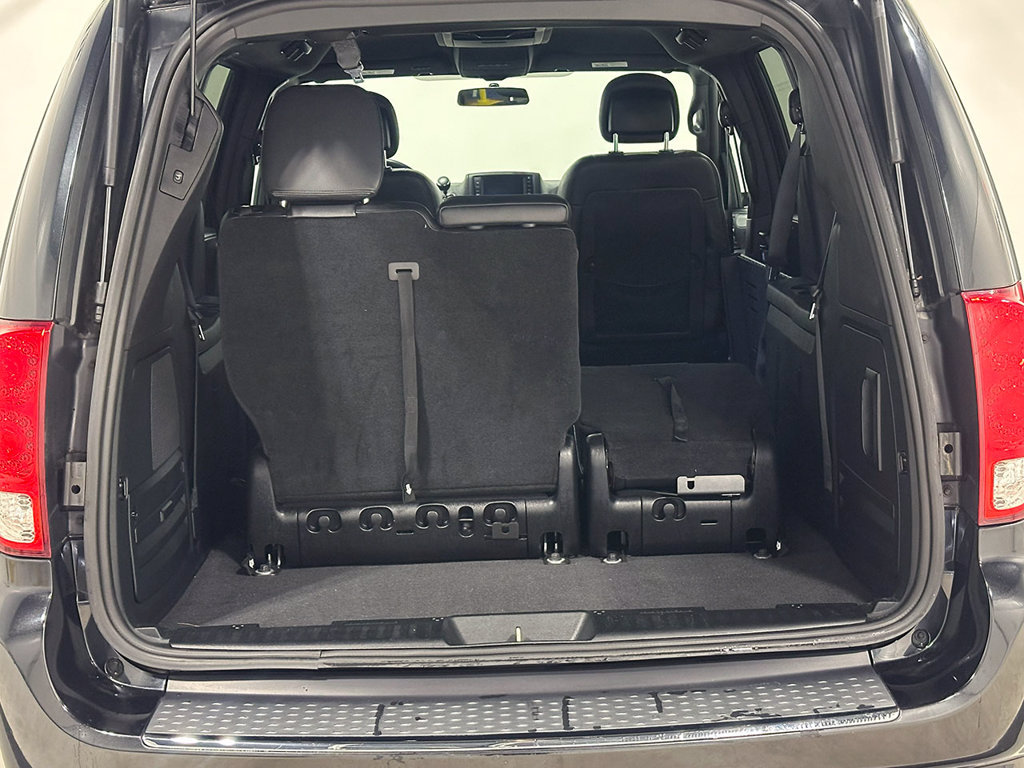 Used 2014 Dodge Grand Caravan R/T w/ Trailer Tow Group FWD image 9