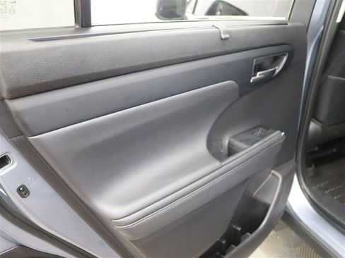 Used 2021 Toyota Highlander XLE AWD/4WD image 19