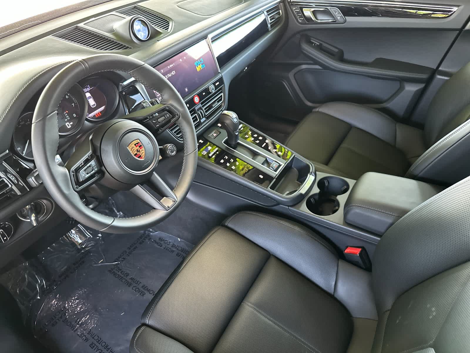 Used 2026 Porsche Macan AWD/4WD image 4