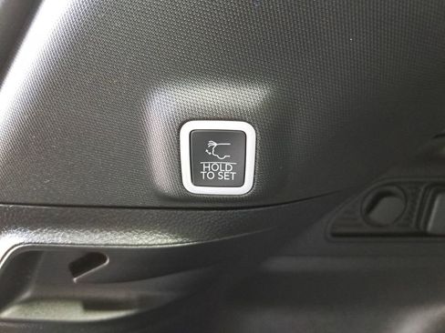 Used 2025 Jeep Grand Cherokee Laredo w/ Luxury Tech Group I image 15