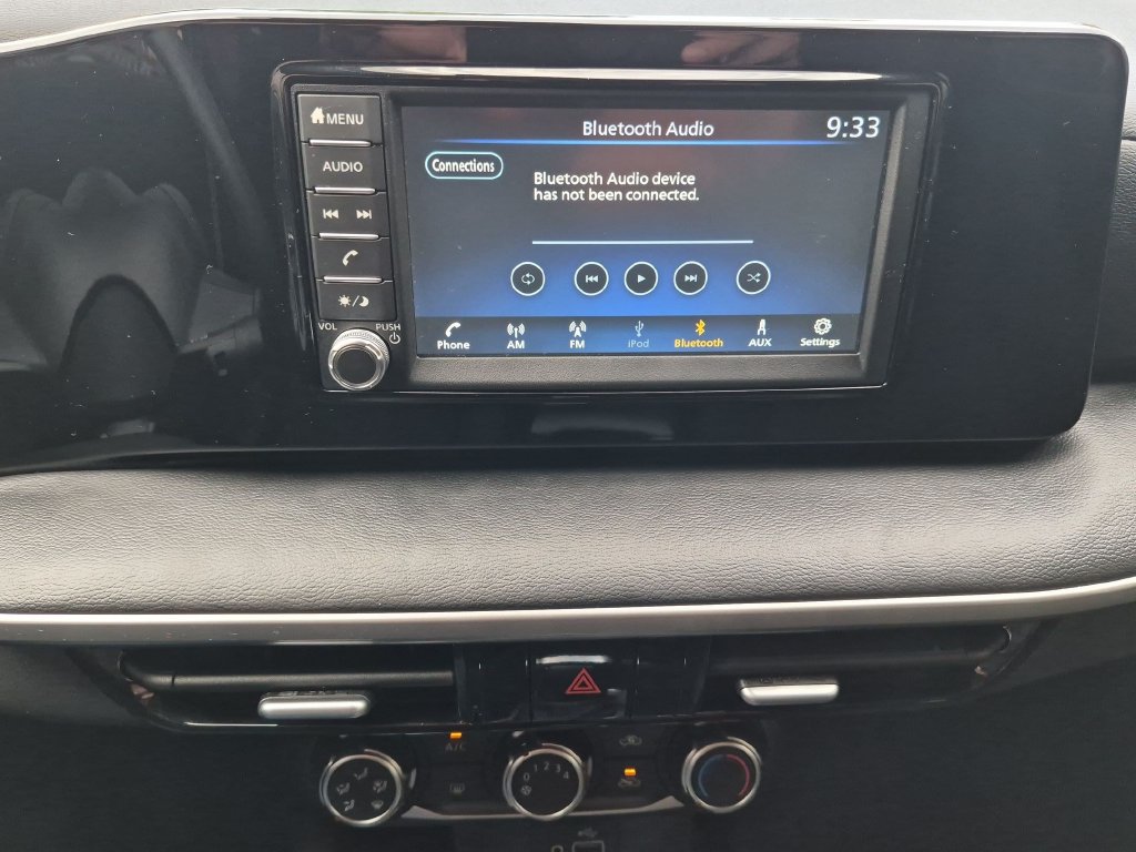 Used 2025 Nissan Kicks S AWD/4WD image 17