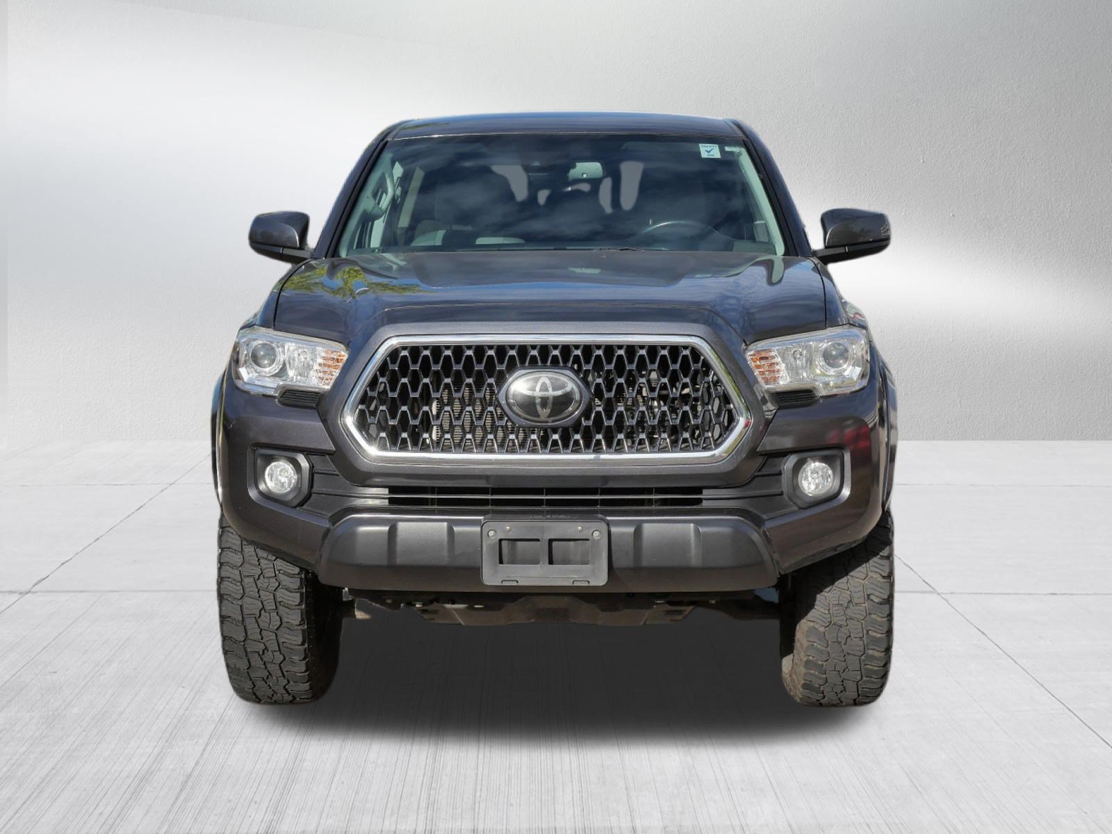 Certified 2019 Toyota Tacoma SR5 AWD/4WD image 2