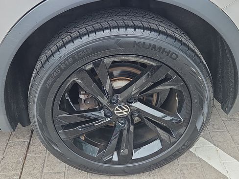 Certified 2023 Volkswagen Tiguan SE R-Line AWD/4WD image 26