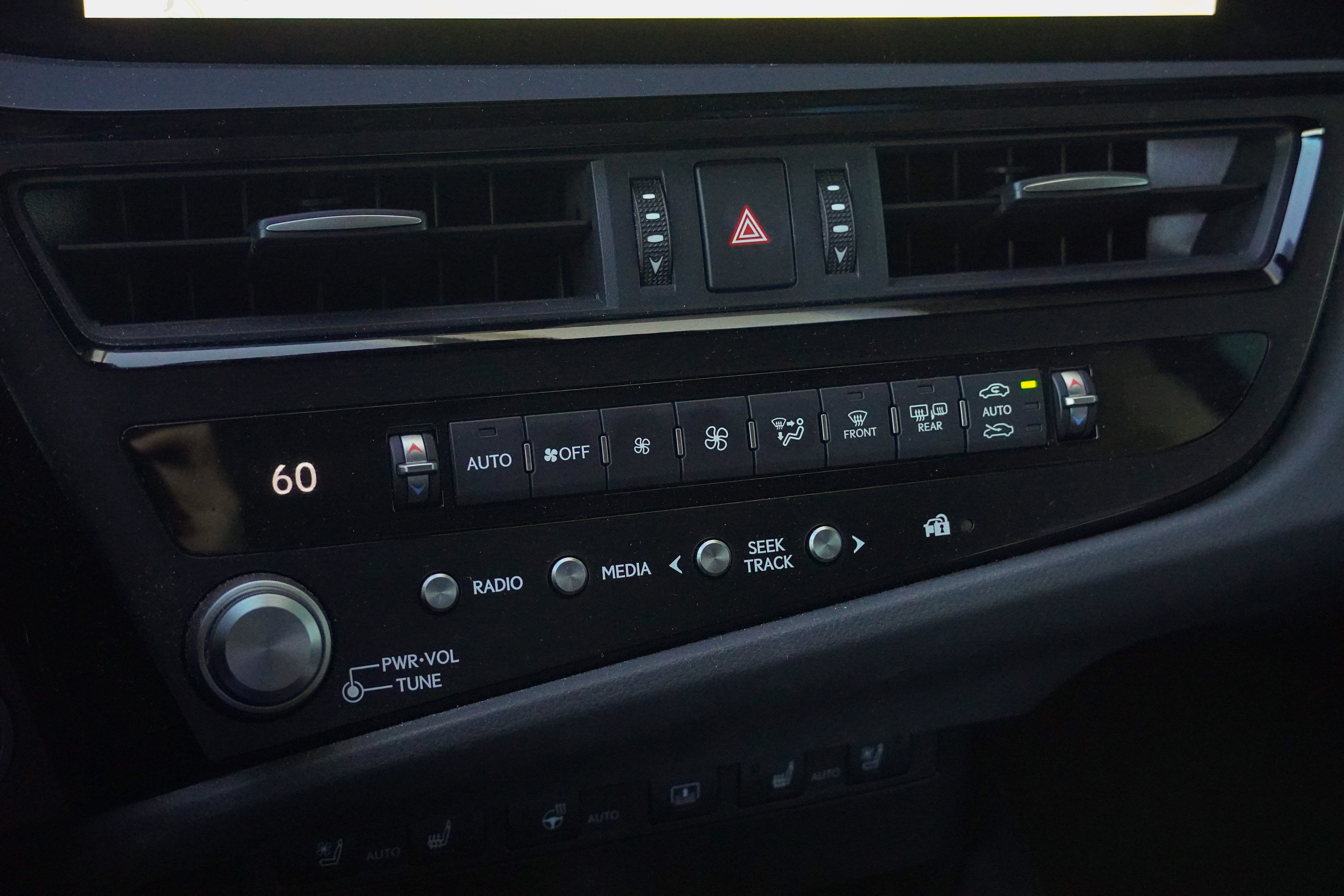Used 2024 Lexus ES 300h Ultra Luxury w/ Accessory Package (Z2) FWD image 26
