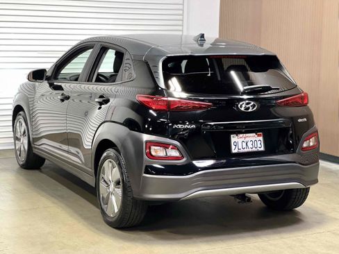 Used 2021 Hyundai Kona SEL w/ Cargo Package FWD image 4