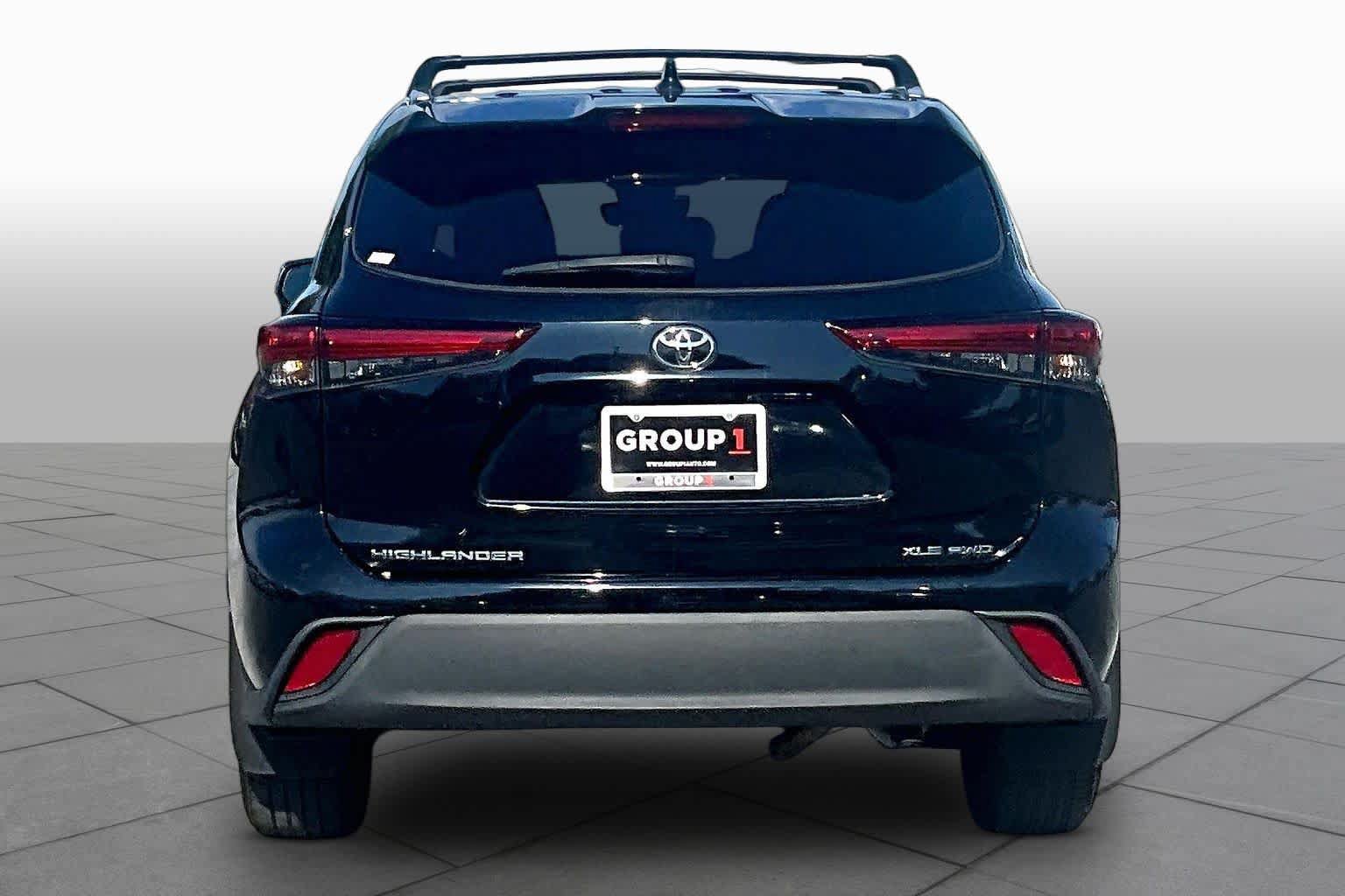 Used 2020 Toyota Highlander XLE AWD/4WD image 5