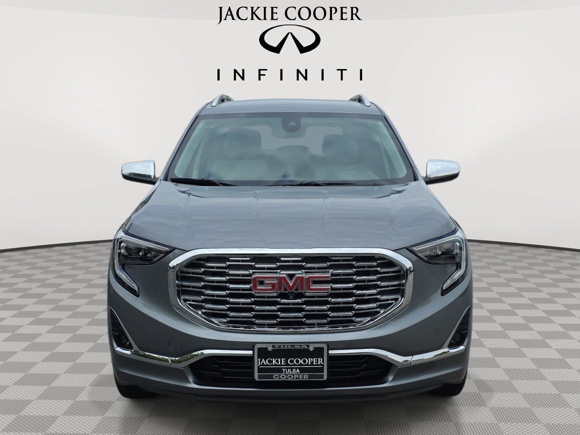 Used 2020 GMC Terrain Denali w/ Denali Premium Package FWD image 2