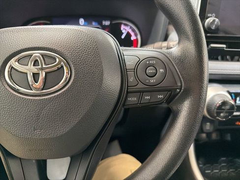Used 2023 Toyota RAV4 XLE AWD/4WD image 25