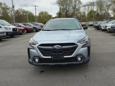 Used 2024 Subaru Outback Premium AWD/4WD image 3