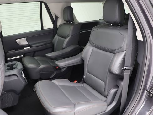 Used 2025 Ford Expedition Active AWD/4WD image 12