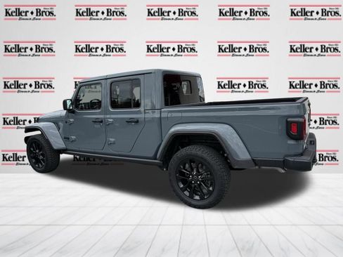 Certified 2025 Jeep Gladiator Nighthawk image 5