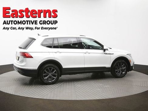 Used 2023 Volkswagen Tiguan SE image 41