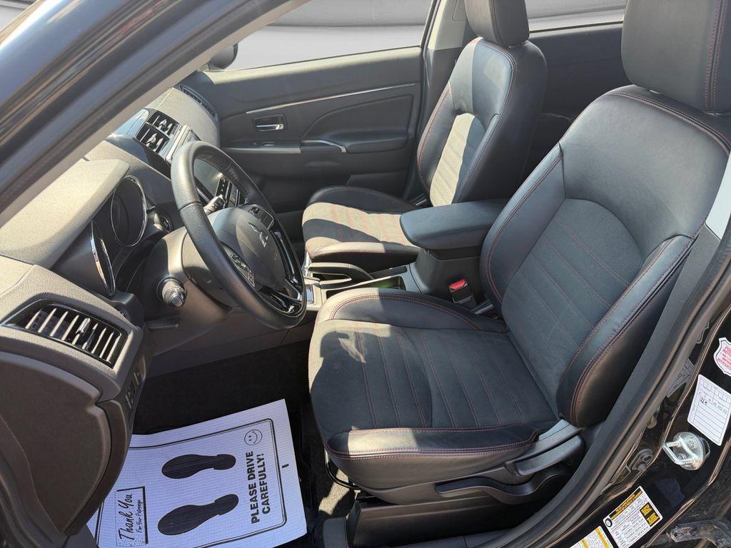Used 2025 Mitsubishi Outlander Sport SE AWD/4WD image 19