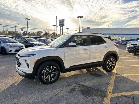 Used 2025 Chevrolet TrailBlazer LT image 4