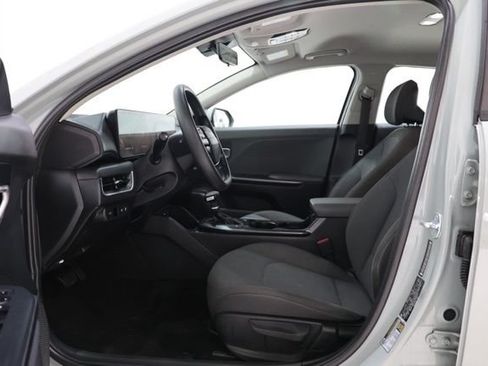 Used 2025 Kia K4 FWD image 17