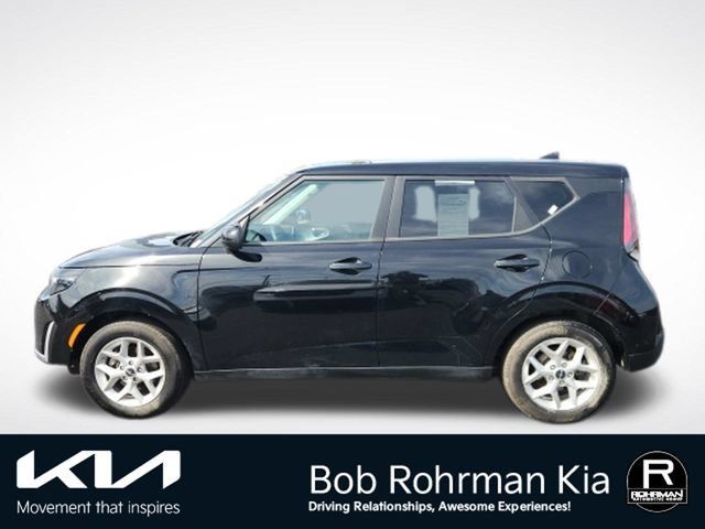 Used 2024 Kia Soul LX w/ Option Group 015 FWD image 2