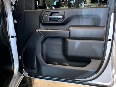 Used 2023 Chevrolet Silverado 2500 Custom w/ Custom Convenience Package image 12