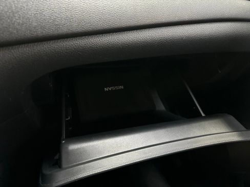 Used 2017 Nissan Rogue SV image 24