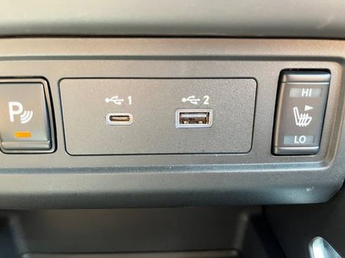 Used 2025 Nissan Frontier SV w/ SV Convenience Package RWD image 6