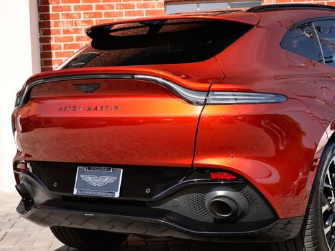 Used 2021 Aston Martin DBX AWD/4WD image 8