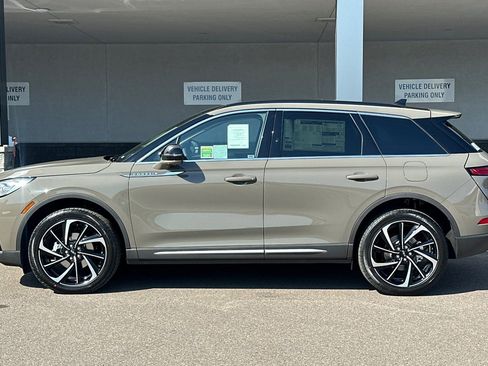 New 2025 Lincoln Corsair Reserve w/ Equipment Group 202A image 6