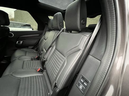 Certified 2024 Land Rover Discovery Metropolitan Edition image 35