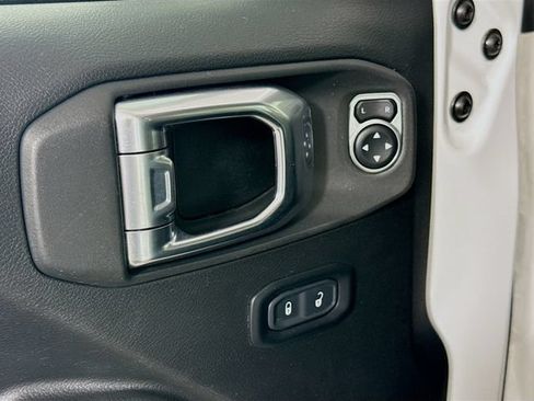 Used 2024 Jeep Wrangler Unlimited Rubicon 4xe AWD/4WD image 18