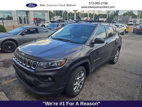 Used 2022 Jeep Compass Latitude w/ Sun and Sound Group AWD/4WD image 1