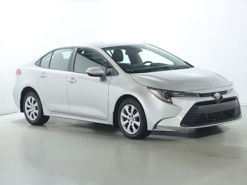Used 2023 Toyota Corolla LE w/ Carpet Mat Package (TMS) FWD image 9