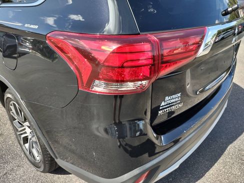 Used 2018 Mitsubishi Outlander SEL AWD/4WD image 35