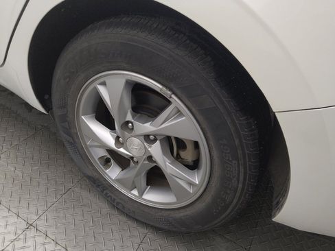 Used 2022 Hyundai Elantra SE FWD image 31