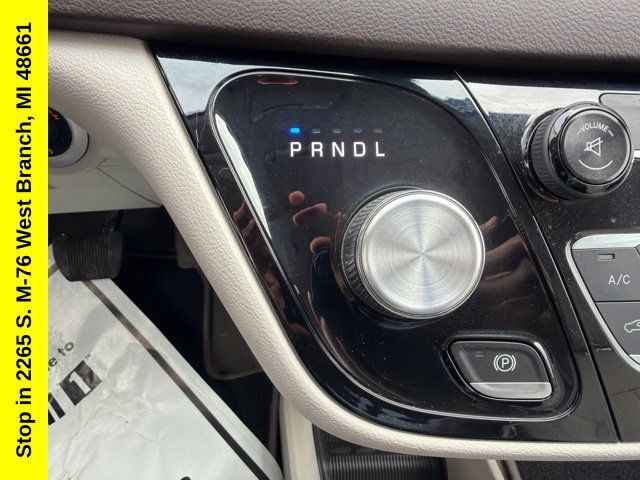 Used 2017 Chrysler Pacifica Touring-L Plus FWD image 47