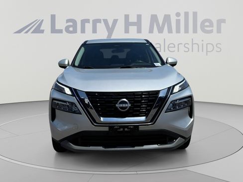 Used 2023 Nissan Rogue SV AWD/4WD image 8