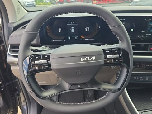 New 2027 Kia Carnival FWD image 29