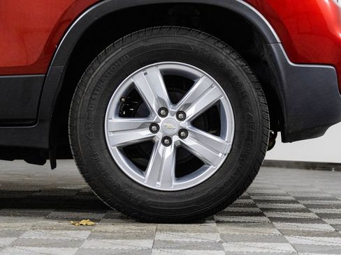 Used 2019 Chevrolet Trax LT w/ LT Convenience Package image 44