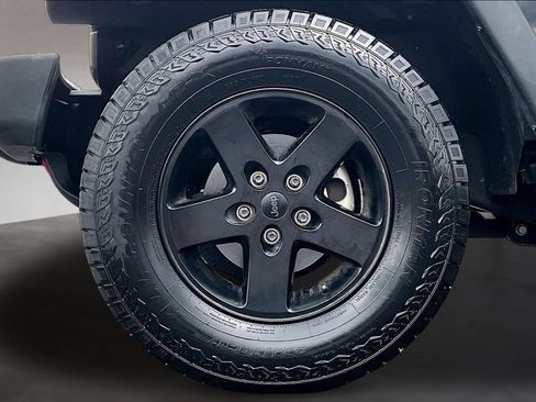 Used 2017 Jeep Wrangler Unlimited Sport AWD/4WD image 9