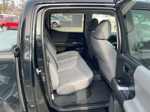 Used 2019 Toyota Tacoma SR5 AWD/4WD image 30