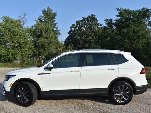 Used 2022 Volkswagen Tiguan SE image 3