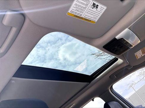 Certified 2025 Nissan Rogue SV w/ SV Premium Package AWD/4WD image 22