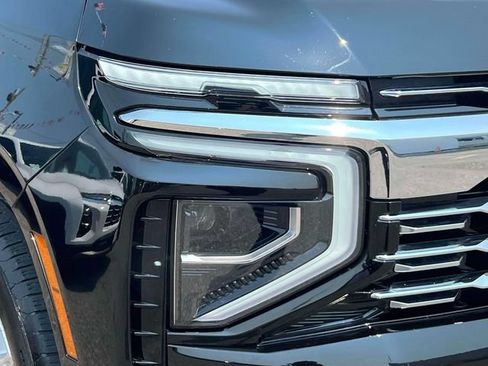 Used 2026 Chevrolet Suburban Premier w/ Sun And Tow Package AWD/4WD image 10