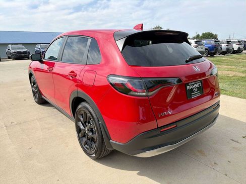 Used 2025 Honda HR-V Sport image 4