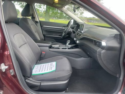 Used 2023 Nissan Altima 2.5 SV FWD image 16